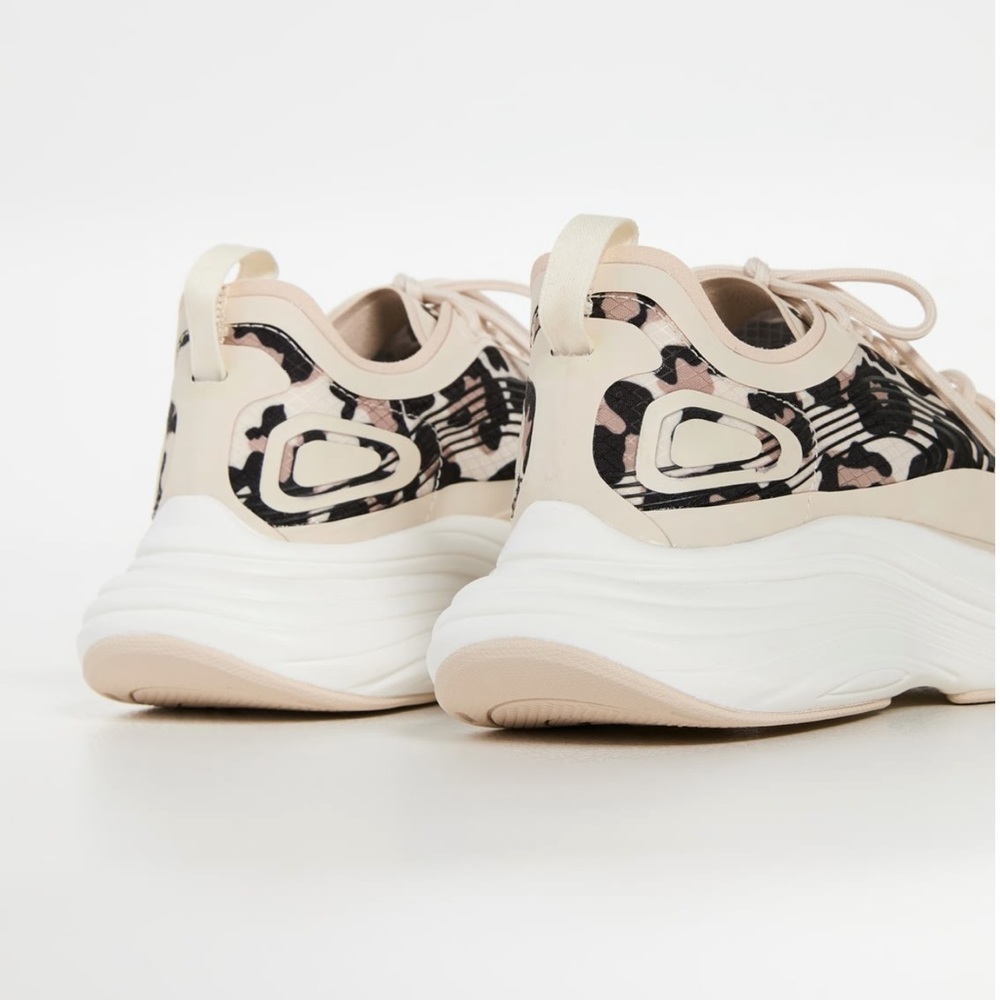 APL Streamline Running Sneakers in Parchment/Black/Leopard - Picture 3 of 9